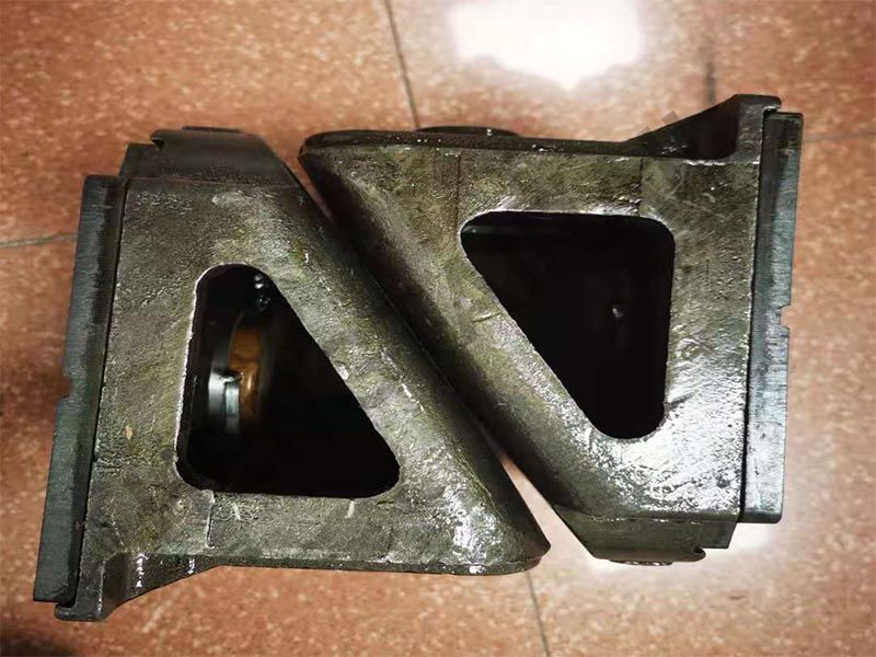 Friction damper wedge for railroad